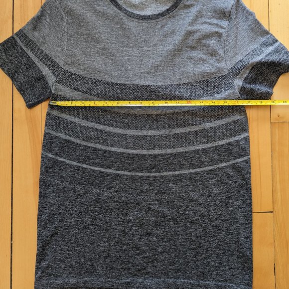 Men's Seamless T-Shirt - Picture 2 of 7